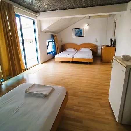 Lira Sto Apartments Pomorie Exterior photo