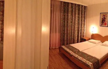 Lira Sto Apartments Pomorie Exterior photo