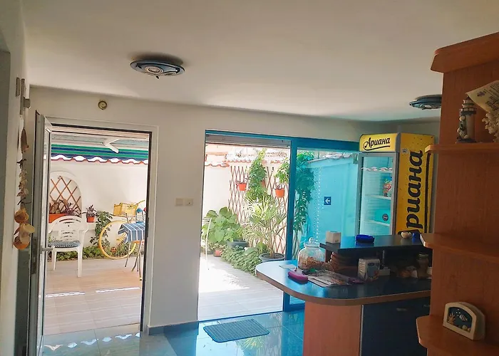 Lira Sto Apartments